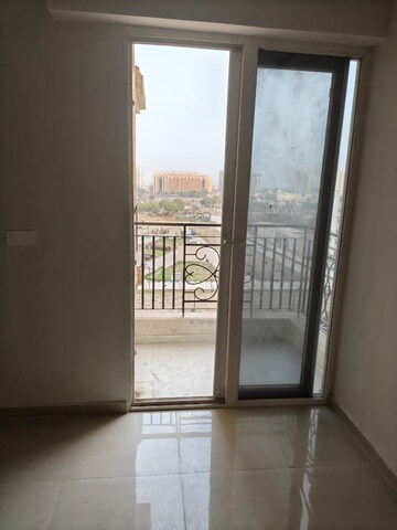 Room in 2 BHK Apartment at Sector 37d – for Rent