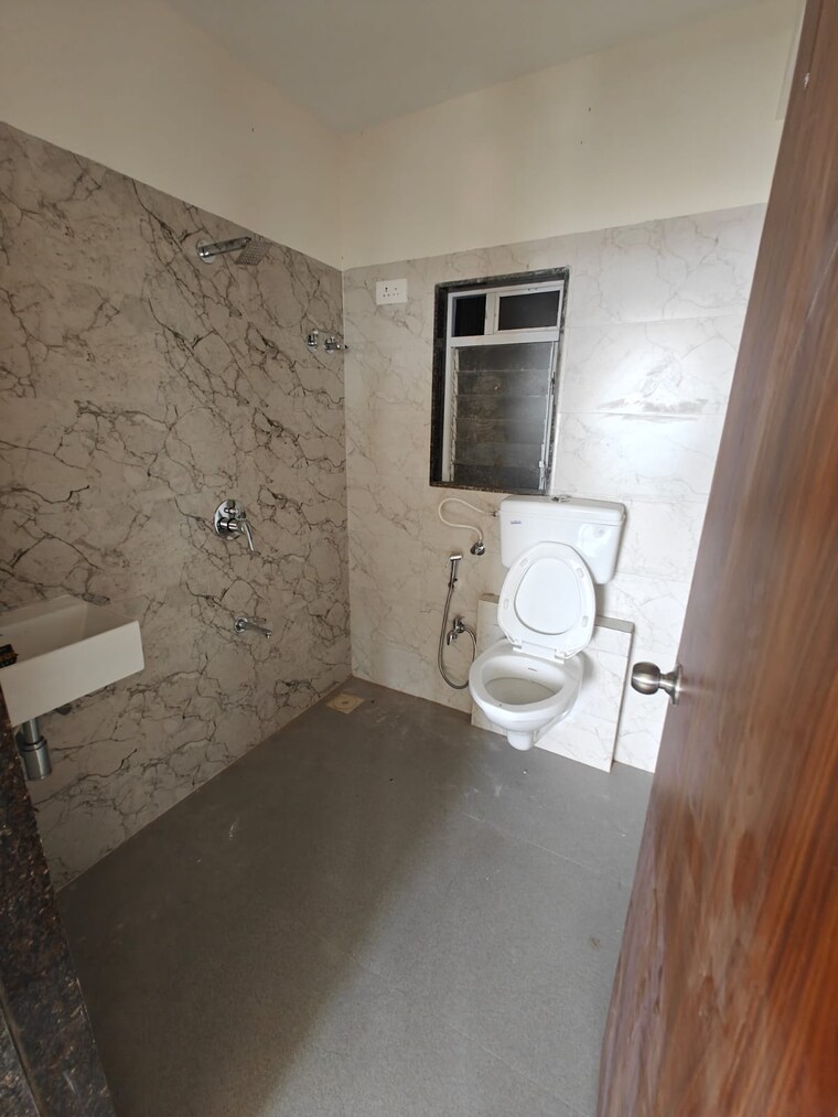 Bathroom, grant road 2 Bedroom 616 Sq.Ft. Apartment In Grant Road Mumbai 9062321