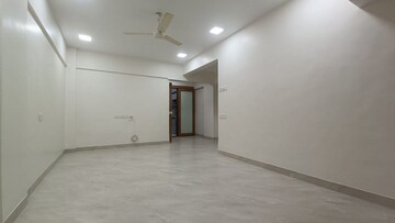 Room in 2 BHK Apartment at Khar West – for Rent
