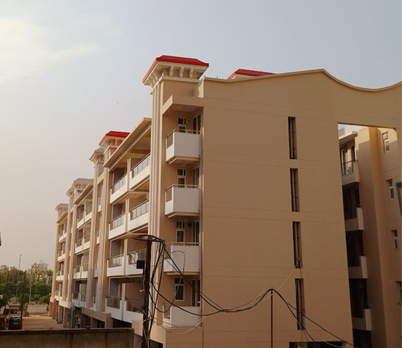 3.5 BHK + Servant Room Apartment For Sale in Nirala Aspire Low Rise