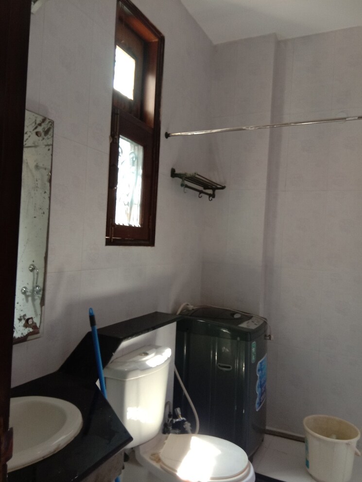 Attached Bathroom, sector 45 1 Bedroom 550 Sq.Ft. Builder Floor In Sector 45 Noida 9062405