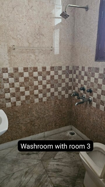 Bathroom in 2 BHK Builder Floor at ABCZ East Sapphire, Sector 45 – for Rent
