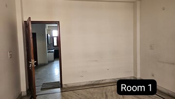 Room in 2 BHK Builder Floor at ABCZ East Sapphire, Sector 45 – for Rent