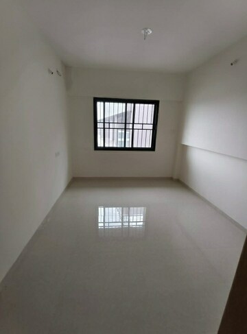 Room in 2.5 BHK Apartment at Kohinoor Viva City, Dhanori – for Rent