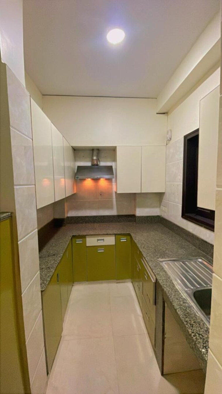 Kitchen, chittaranjan park 3 Bedroom 160 Sq.Yd. Builder Floor In Chittaranjan Park Delhi 9062457