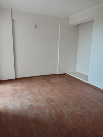 2.5 BHK Apartment For Rent in Amrapali Riverview, Amrapali Leisure Valley