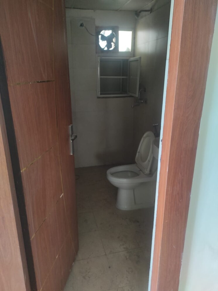 Bathroom, windsor-paradise-2 3 Bedroom 834 Sq.Ft. Apartment In Raj Nagar Extension Ghaziabad 9062560