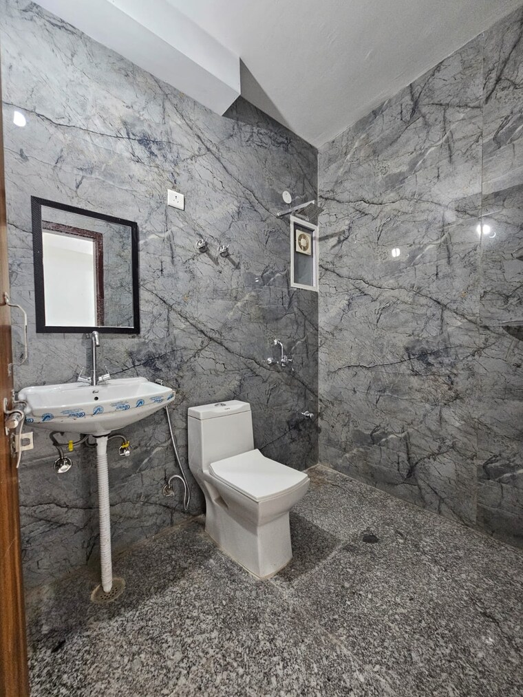 Bathroom, neb sarai 2 Bedroom 850 Sq.Ft. Builder Floor In Neb Sarai Delhi 9062552