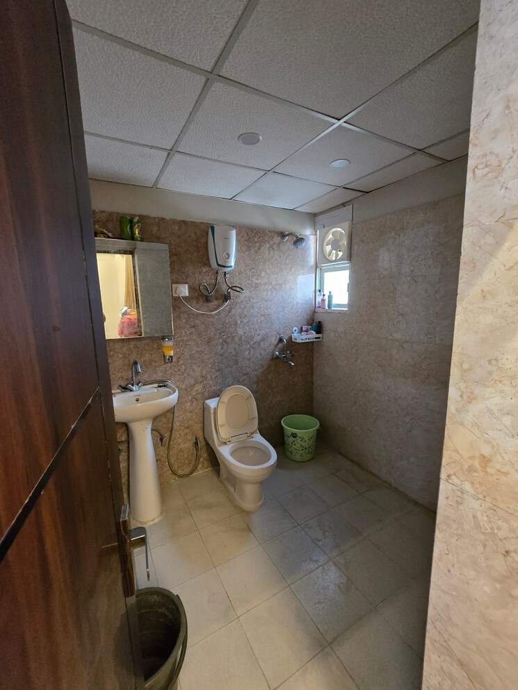 Bathroom, keltech-golf-vista 3 Bedroom 924 Sq.Ft. Apartment In Dundahera Ghaziabad 9062572