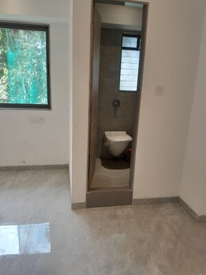 Room in  Office Space at HM 101 Boulverd, Kandivali East – for Sale