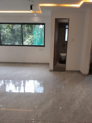 Room in  Office Space at HM 101 Boulverd, Kandivali East – for Sale