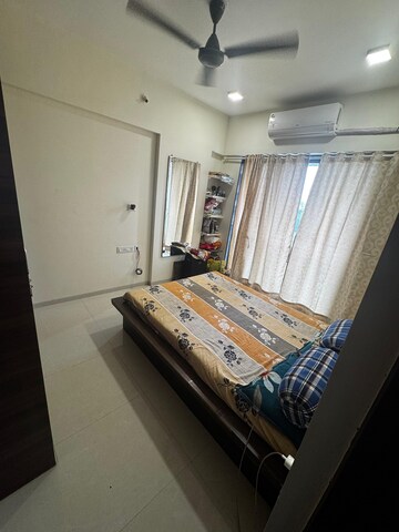 Bedroom in 2 BHK Apartment at Khar West – for Rent