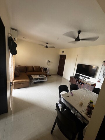 2 BHK Apartment For Rent in Khar West