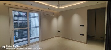 Room in 3 BHK Builder Floor at Saket – for Rent