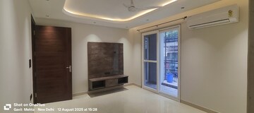 Room in 3 BHK Builder Floor at Saket – for Rent
