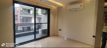 Room in 3 BHK Builder Floor at Saket – for Rent