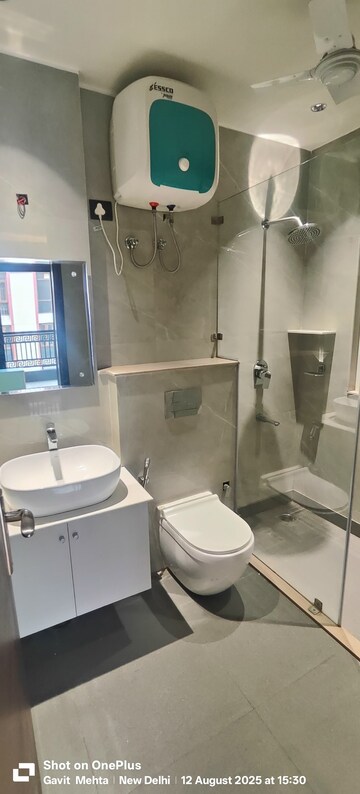 Team Area in 3 BHK Builder Floor at Saket – for Rent
