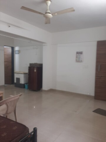 Room in 2 BHK Apartment at Kumar Padmalaya, Aundh – for Rent