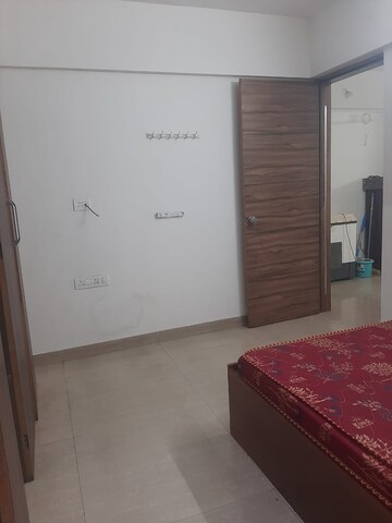 Room in 2 BHK Apartment at Kumar Padmalaya, Aundh – for Rent