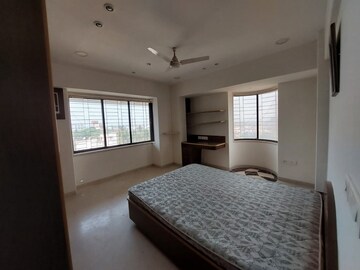 Bedroom in 2 BHK Apartment at Khar West – for Rent