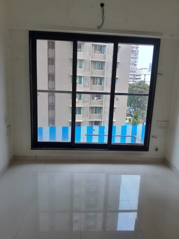 Room in 2 BHK Apartment at Pranav Flora Enclave, Borivali East – for Rent