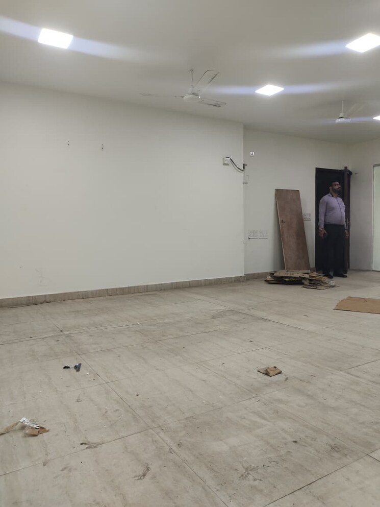 Room, east of kailash Commercial Office Space 1540 Sq.Ft. In East Of Kailash Delhi 9062606
