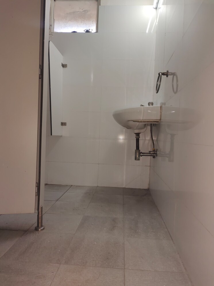 Bathroom, east of kailash Commercial Office Space 1540 Sq.Ft. In East Of Kailash Delhi 9062606