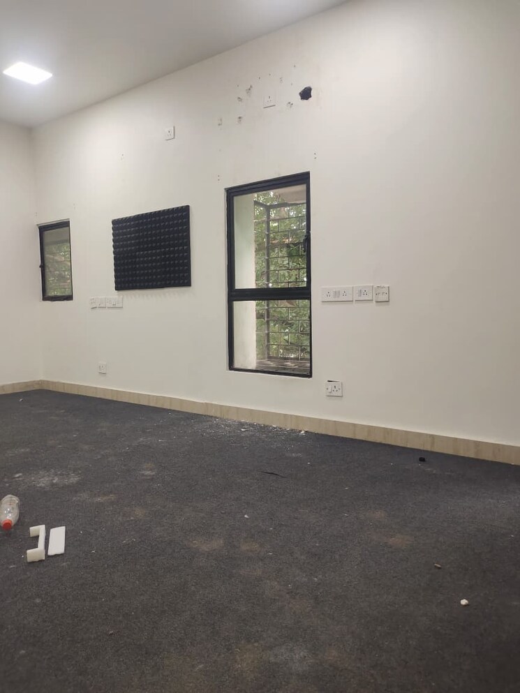 Room, east of kailash Commercial Office Space 1540 Sq.Ft. In East Of Kailash Delhi 9062606