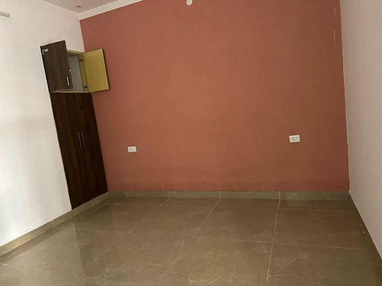 Room, sahastradhara road 4 Bedroom 450 Sq.Yd. Independent House In Sahastradhara Road Dehradun 9062630