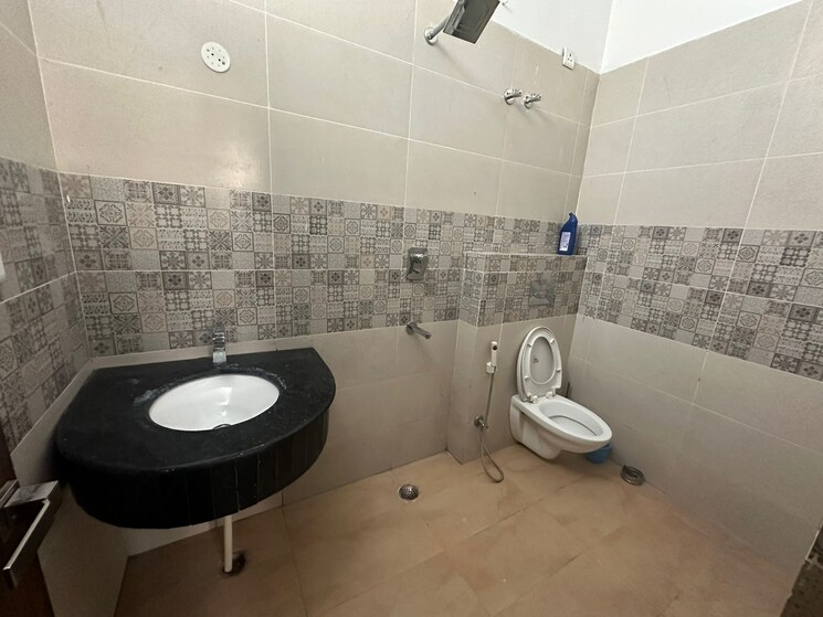 Bathroom, sahastradhara road 4 Bedroom 450 Sq.Yd. Independent House In Sahastradhara Road Dehradun 9062630
