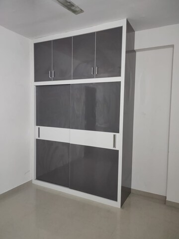 Furnished Amenities in 3.5 BHK Apartment at Omaxe R2, Gomti Nagar – for Rent