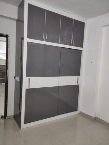 Kitchen in 3.5 BHK Apartment at Omaxe R2, Gomti Nagar – for Rent