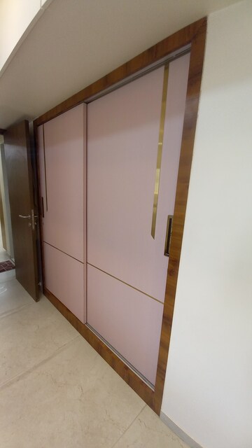 Furnished Amenities in 2 BHK Apartment at Mahavir Square, Manpada – for Rent