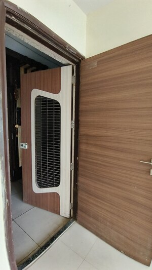 Furnished Amenities in 1 BHK Apartment at Laxmi Annex, Goregaon West – for Sale