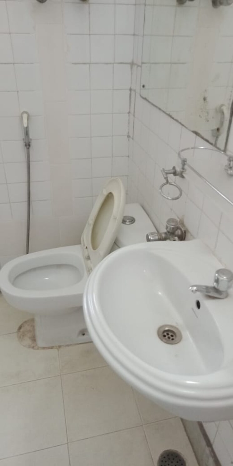 Bathroom, greater kailash i 3 Bedroom 1800 Sq.Ft. Builder Floor In Greater Kailash I Delhi 9062709