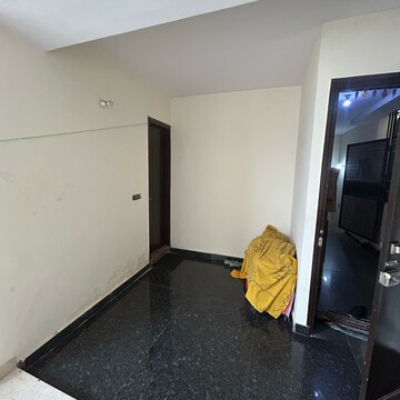 Room in 3 BHK Builder Floor at South Extension ii – for Rent