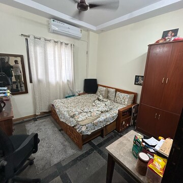 Bedroom in 3 BHK Builder Floor at South Extension ii – for Rent