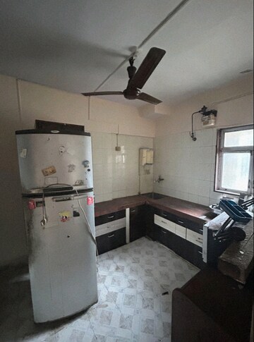 Team Area in 2 BHK Apartment at Vardhman Vatika, Majiwada – for Rent