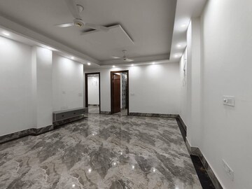 Room in 3 BHK Builder Floor at Saket – for Rent