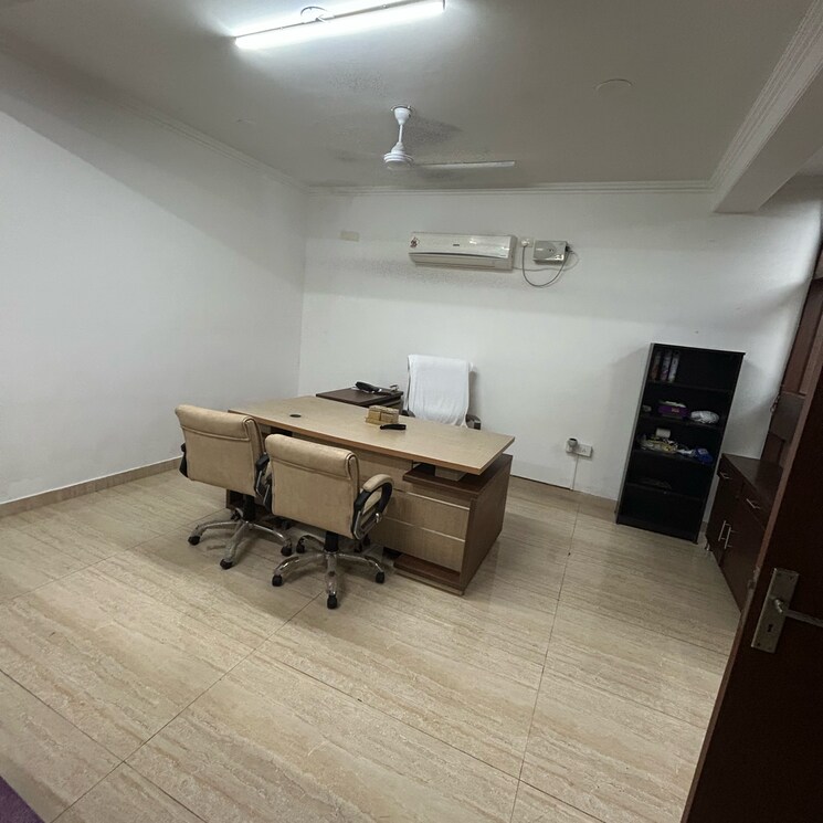 Team Area, south extension i Commercial Office Space 1800 Sq.Ft. In South Extension I Delhi 9062812