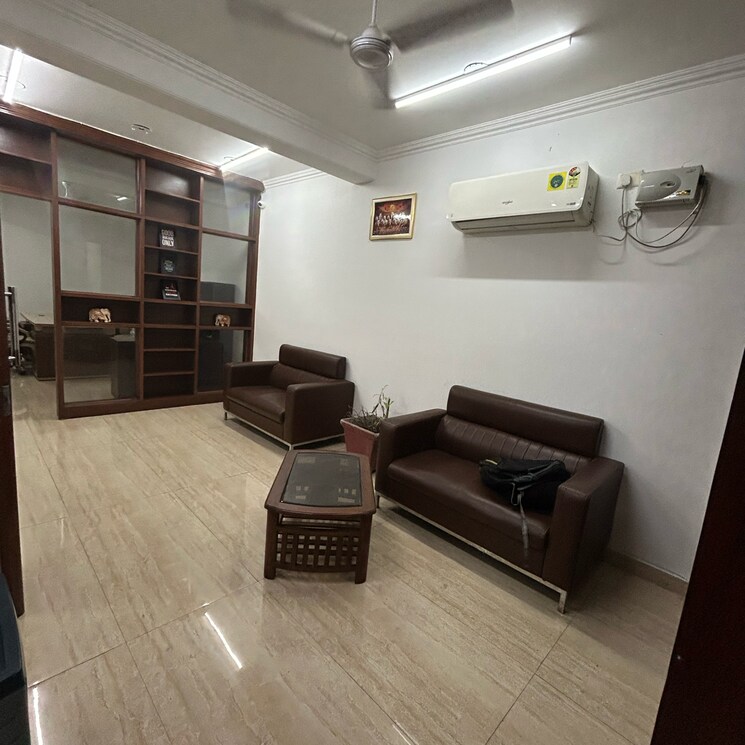 Common Area, south extension i Commercial Office Space 1800 Sq.Ft. In South Extension I Delhi 9062812