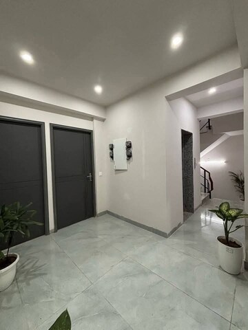 Lift in 1 BHK Builder Floor at Saket – for Rent