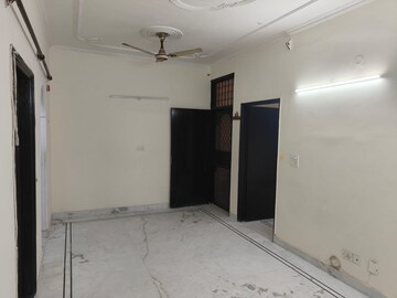 Room in 3.5 BHK Apartment at Ansal Sushant Estate, Sector 52 – for Rent