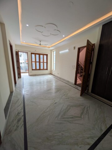 Bedroom in 3.5 BHK Apartment at Ansal Sushant Estate, Sector 52 – for Rent