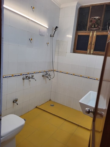 Bathroom in 3 BHK Apartment at Ardee City Palm Grove Heights, Sector 52 – for Rent
