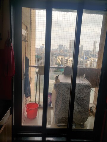 Furnished Amenities in 2.5 BHK Apartment at Rustomjee Elanza, Malad West – for Rent