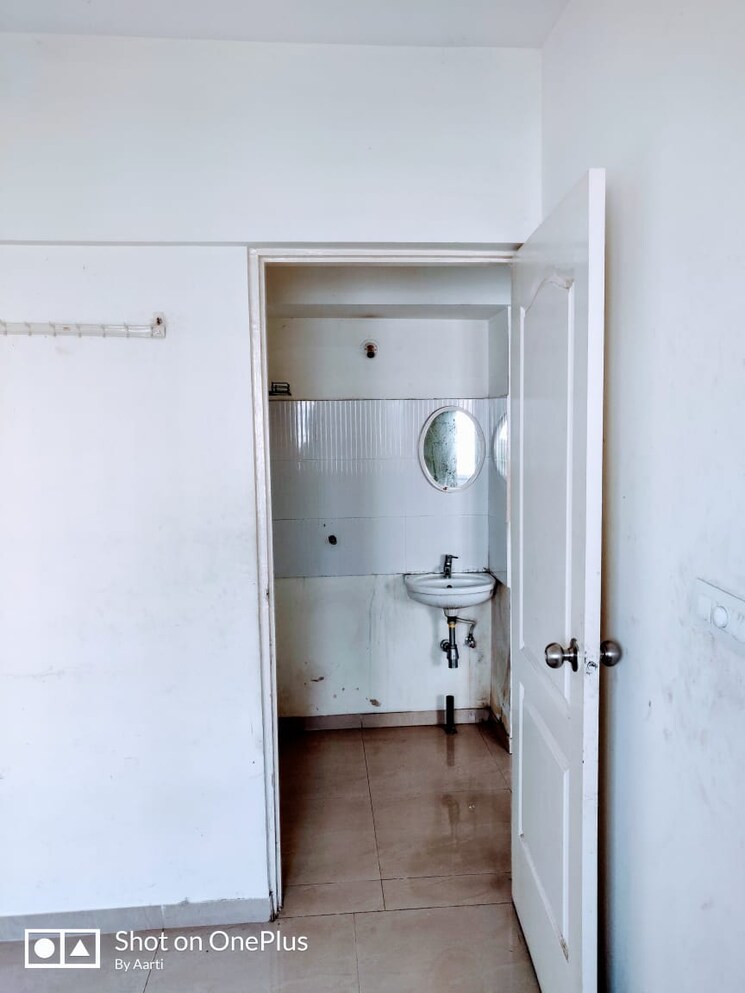 Bathroom, kumar-kul-utsav 2.5 Bedroom 1300 Sq.Ft. Apartment In Kondhwa Budruk Pune 9062840