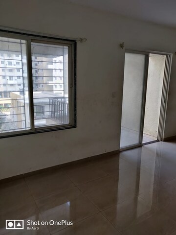 Room in 2.5 BHK Apartment at Kumar Kul Utsav, Kondhwa Budruk – for Rent