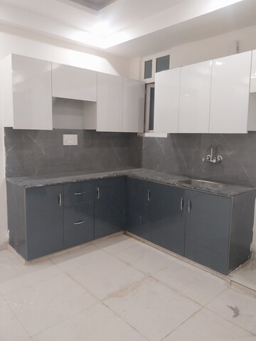 Furnished Amenities in 1 BHK Builder Floor at Lucky The Palm Valley, Sector 1 Greater Noida – for Rent