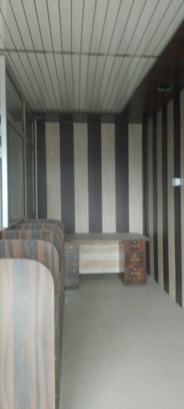  Office Space For Rent in Thakurganj